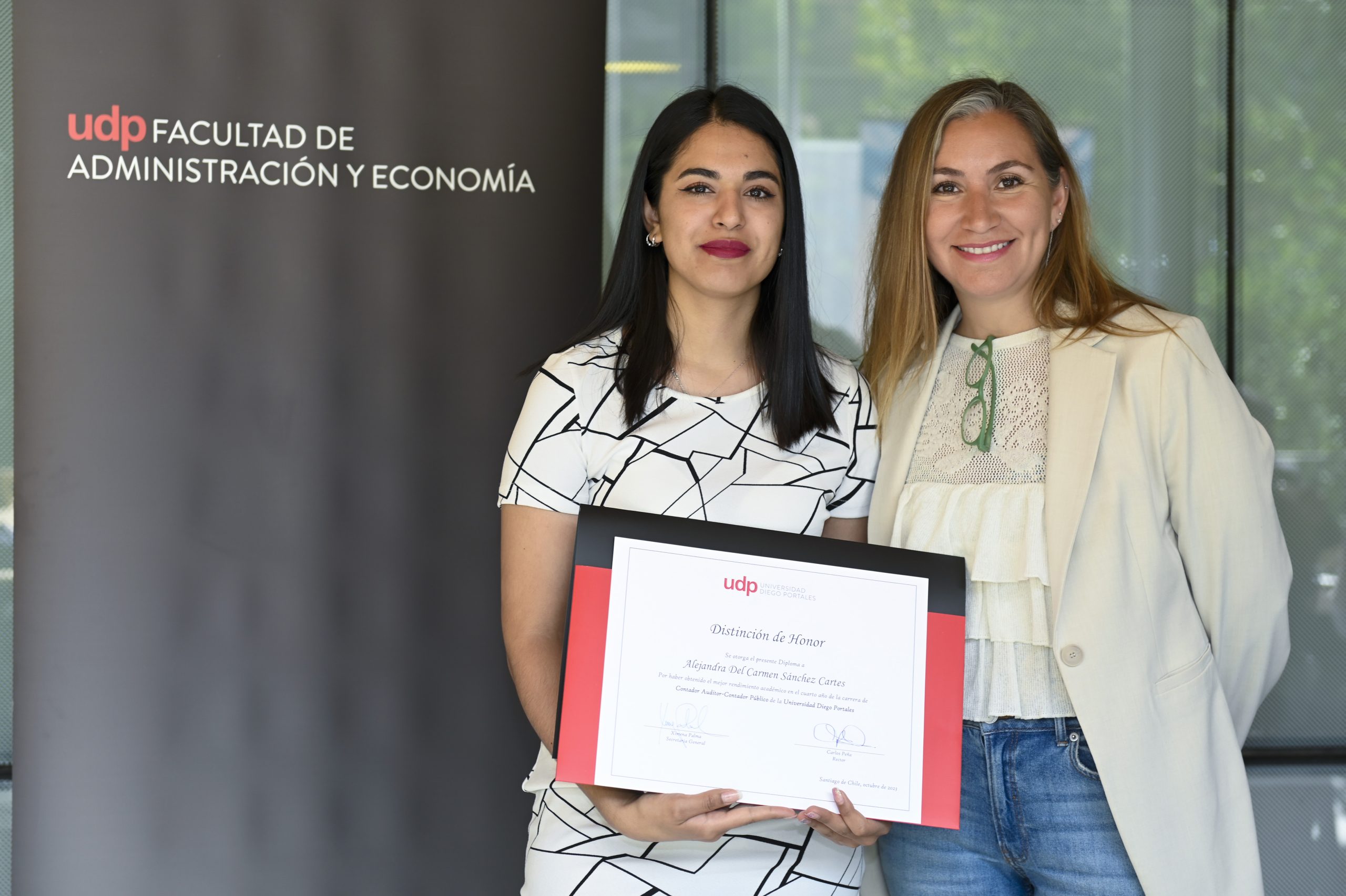 Facultad de Administración y Economía UDP realizó ceremonia de entrega ...